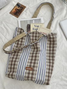 Retro plaid patchwork canvas tote bag with large capacity for daily commuting use