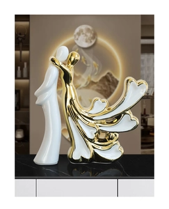 Sculpture de couple moderne en céramique avec glaçure blanche et finition dorée élégante