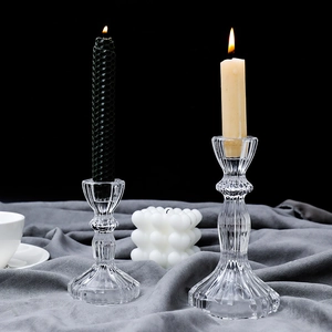 Europäische Vintage Glas-Kerzenständer mit Rippenmuster für romantische Hochzeit Deko