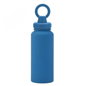 Detail of the navy blue matte stainless steel sport bottle with portable ring handle