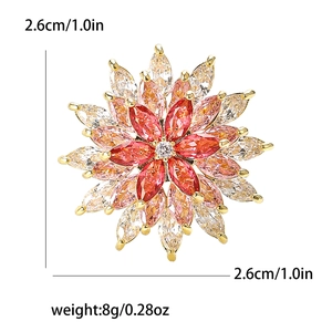 Broche flocon de neige rotative élégante avec zircons rouges et dorure brillante