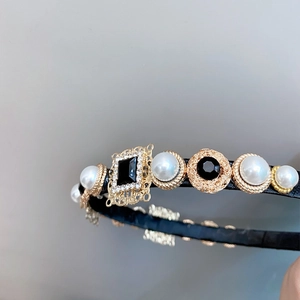 Baroque black alloy headband featuring luxury pearls and crystal embellishments