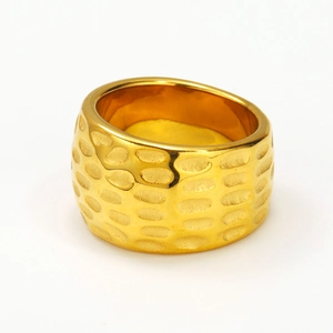 Retro geometric hammered texture wide gold ring in 18k plated stainless steel