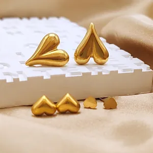 Boucles d'Oreilles Clous Cœur Minimalistes en Acier Inoxydable pour Femmes Doré Argent Poli Bijoux Élégants pour Fête