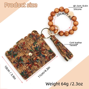 Tarjetero de corcho con estampado tropical y pulsera de cuentas de silicona amarilla