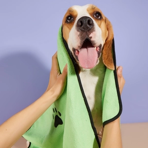 Thick absorbent pet towel in green microfiber with paw prints for dogs and cats