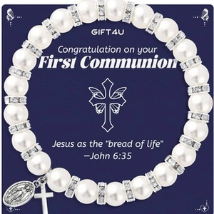 Religious pearl bracelet for First Communion with a Miraculous Medal on a gift card