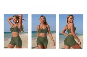 Bikini due pezzi verde militare con top stringato e pantaloncini a vita alta