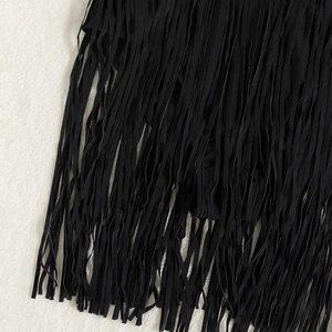 Maillot de bain bikini licou avec détails de jupe à longues franges noires sur peluche
