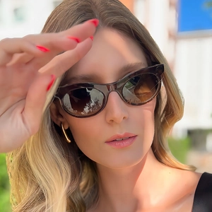 Retro oval tortoiseshell sunglasses with brown gradient lenses on a fashion model