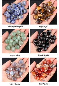 Détails de pendentifs en cœur en œil de tigre, aventurine et diverses agates naturelles