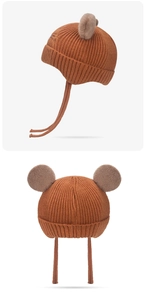 Détails du bonnet tricoté chaud pour bébé avec oreilles d'ours et lanières coupe-vent