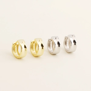 Chic S925 sterling silver hoop earrings in polished gold and silver finishes