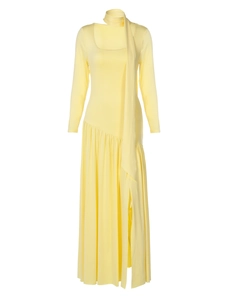 Robe longue jaune chic à manches longues avec col écharpe et fente asymétrique fluide