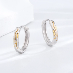 Minimalist S925 sterling silver hoop earrings with vintage gold textured wave design