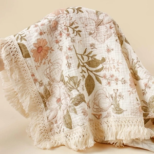 Floral sunflower print baby blanket in breathable double-layer cotton with tassels
