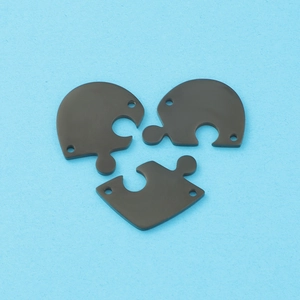 Pendentifs puzzle coeur noir en acier inoxydable à deux trous pour bijoux DIY créatifs