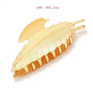 Detail of 9x3.5cm golden alloy butterfly hair claw with leaf texture for hair styling