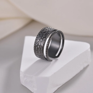 Adjustable black titanium steel ring with double-layered hammered texture for women