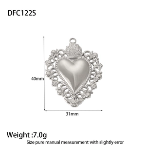 Close-up of heart-shaped stainless steel locket showing 40mm x 31mm product dimensions