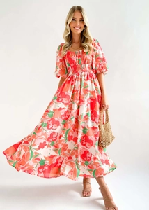 Detail von geblümtem Maxikleid mit Puffärmeln und elastischen Taillendetails