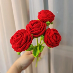 Handmade crochet red rose bouquet with green leaves for Mother's Day and Valentine's Day gift