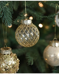 Detail of 5cm Christmas ball ornaments with glitter and snowflake pattern metal caps