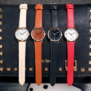 Montres quartz femme en cuir minimalistes en quatre couleurs avec boîtier or rose