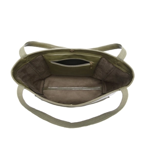 Détail de l'intérieur du grand cabas vert olive avec fermoir magnétique et poche zippée