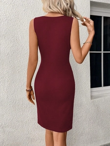 Slim fit sleeveless burgundy midi dress with hollow-out back design for women