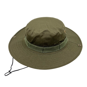 Cappello tattico verde oliva con rete traspirante e cinturino regolabile sul mento
