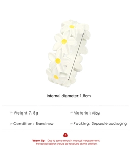 Detail view of large hollow white daisy flower ring with alloy material and 1.8cm inner diameter