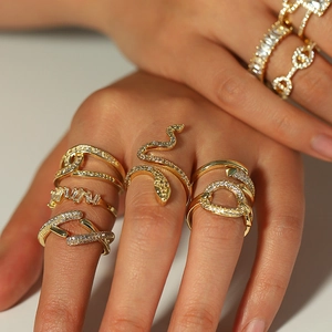 Bagues luxueuses en cuivre plaqué or avec pierres de zircon étincelantes pour femmes