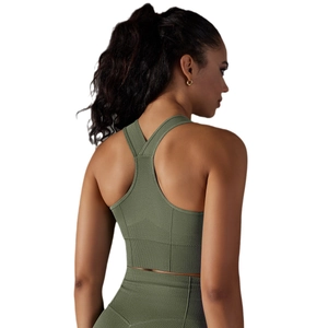 Ensemble de yoga vert olive côtelé sans couture avec brassière dos nageur et mesh