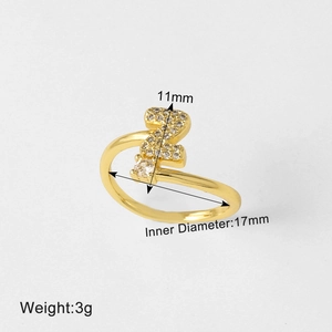 Detail van 18k vergulde ring met letter Z voorzien van micro-ingelegde zirkonia