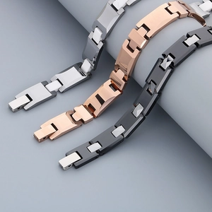 Détails de bracelets en acier inoxydable et céramique avec finitions multicolores