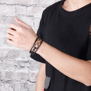 Bracciale multistrato uomo in pelle intrecciata nera con simbolo dell'infinito oro