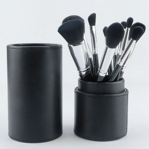 Kit de 12 pinceaux de maquillage noirs avec un étui de rangement cylindrique en cuir
