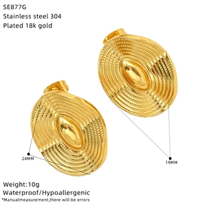 Macro view of gold-plated 304 stainless steel earrings with dimensions and weight specs