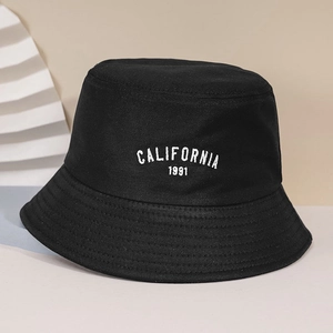 Klassischer schwarzer Anglerhut aus Baumwolle mit weißer California 1991 Stickerei