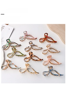 Pince à cheveux 8cm en PVC aux motifs marbrés et écaille de tortue en plusieurs coloris