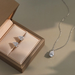 Parure classique en argent S925 avec collier et boucles d'oreilles en zircon goutte d'eau