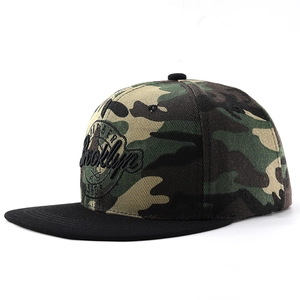 Casquette snapback Brooklyn avec motif camouflage et visière plate noire pour style urbain