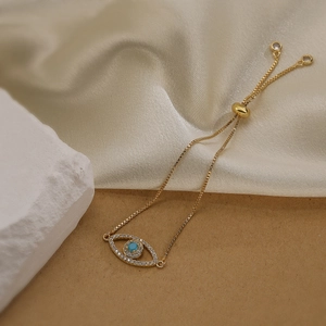 Adjustable evil eye bracelet with gold plating, turquoise stone and sparkling cubic zirconia