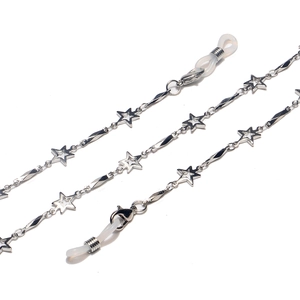 Chaîne à lunettes argentée avec maillons étoiles et barres métalliques texturées