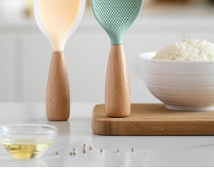 Detail of heat-resistant silicone rice paddle with non-stick texture and wooden handle