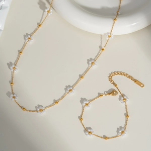 Ensemble collier et bracelet en acier inoxydable doré avec fleurs tissées et perles