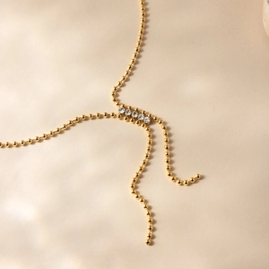 Collier classique en perles dorées en forme de Y orné de quatre strass brillants