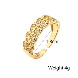 Detailed view of gold plated cuban chain ring showing 1.8cm inner diameter and 4g weight