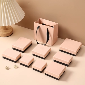 Schmuckschachtel-Set in Puderrosa mit passender Papiertüte für Ringe und Ketten